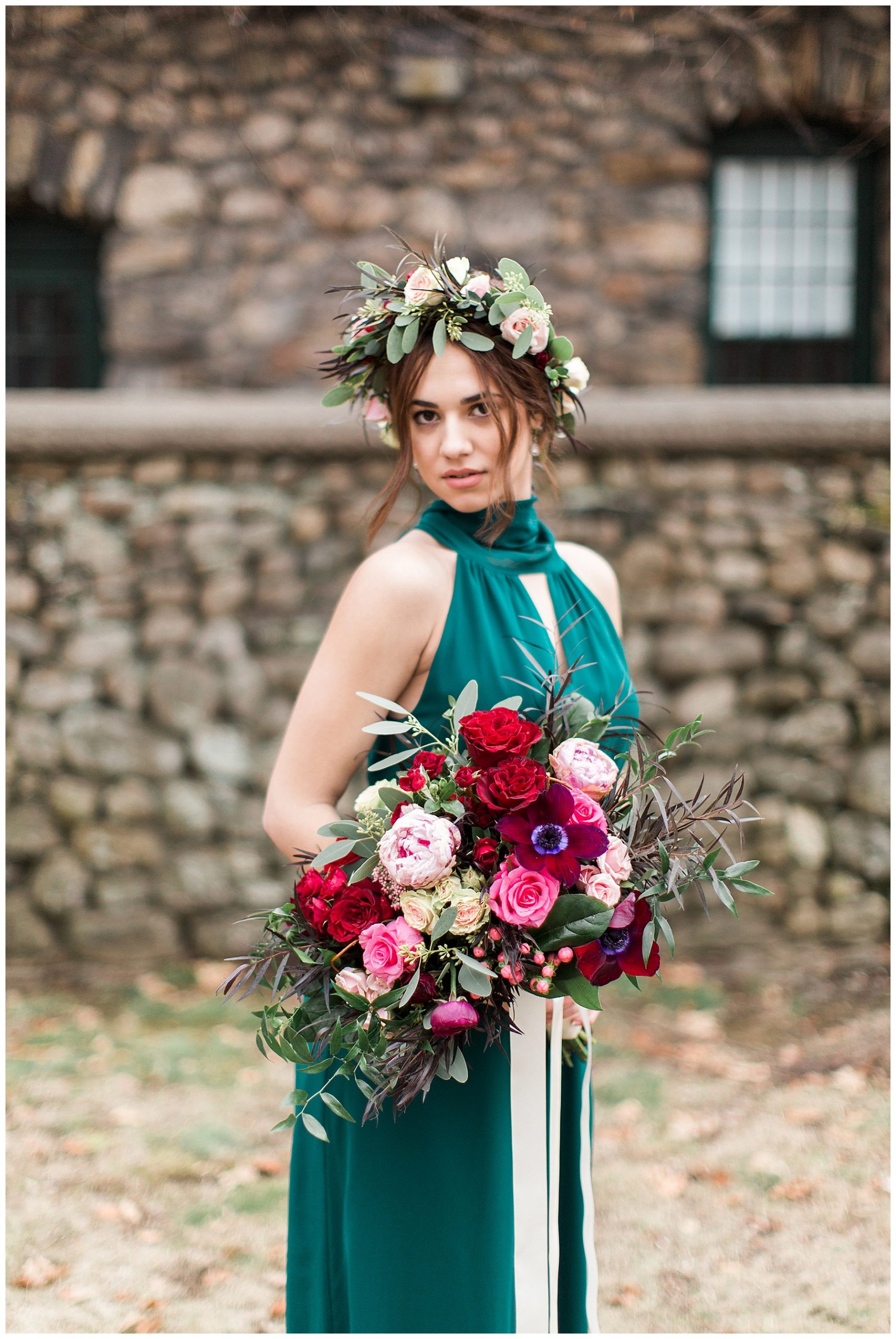 Bridal_portrait_Bridal_bouquet_Waveny_House_New_Canaan_Connecticut.jpg