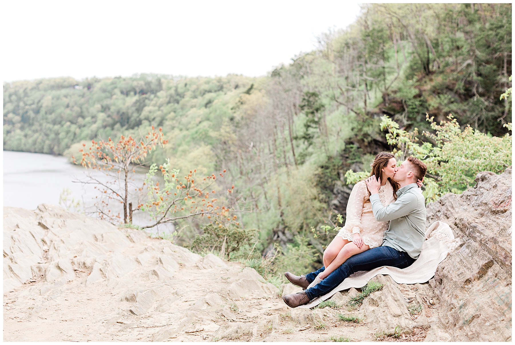 bride-and-groom-engagement-session-kissing