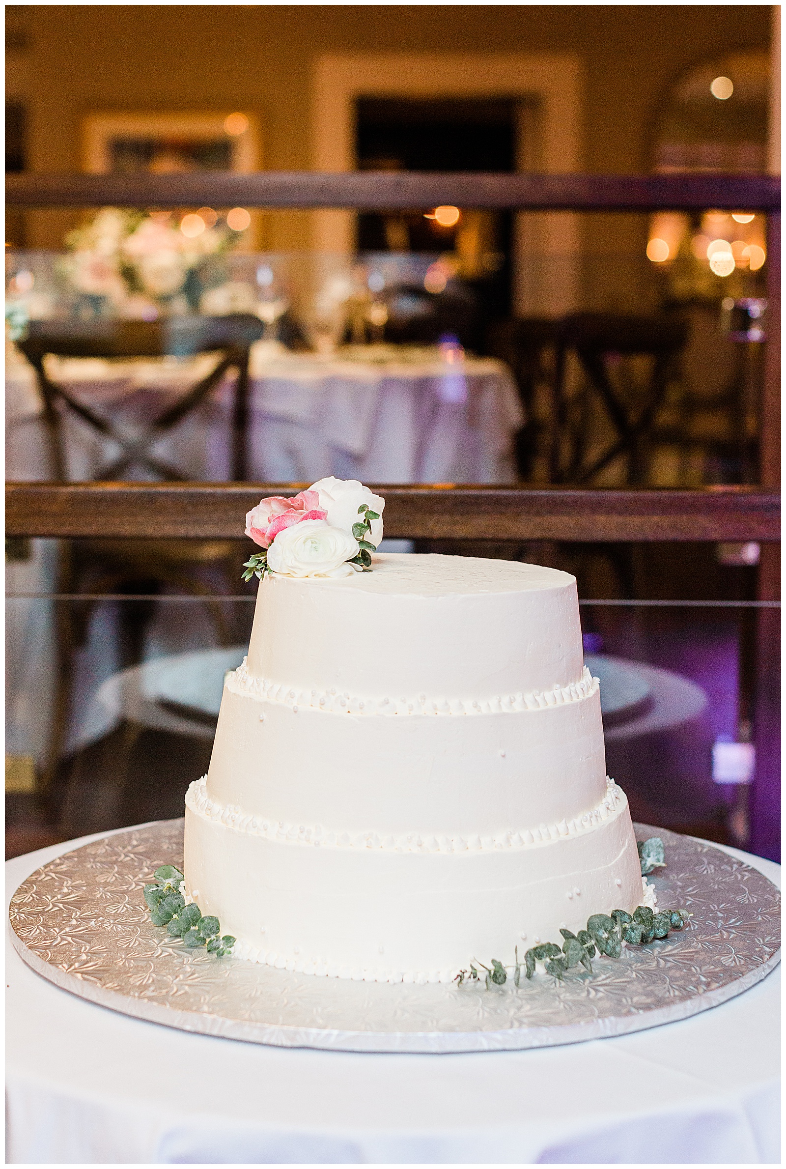 wedding-cake-roger-sherman-inn.jpg