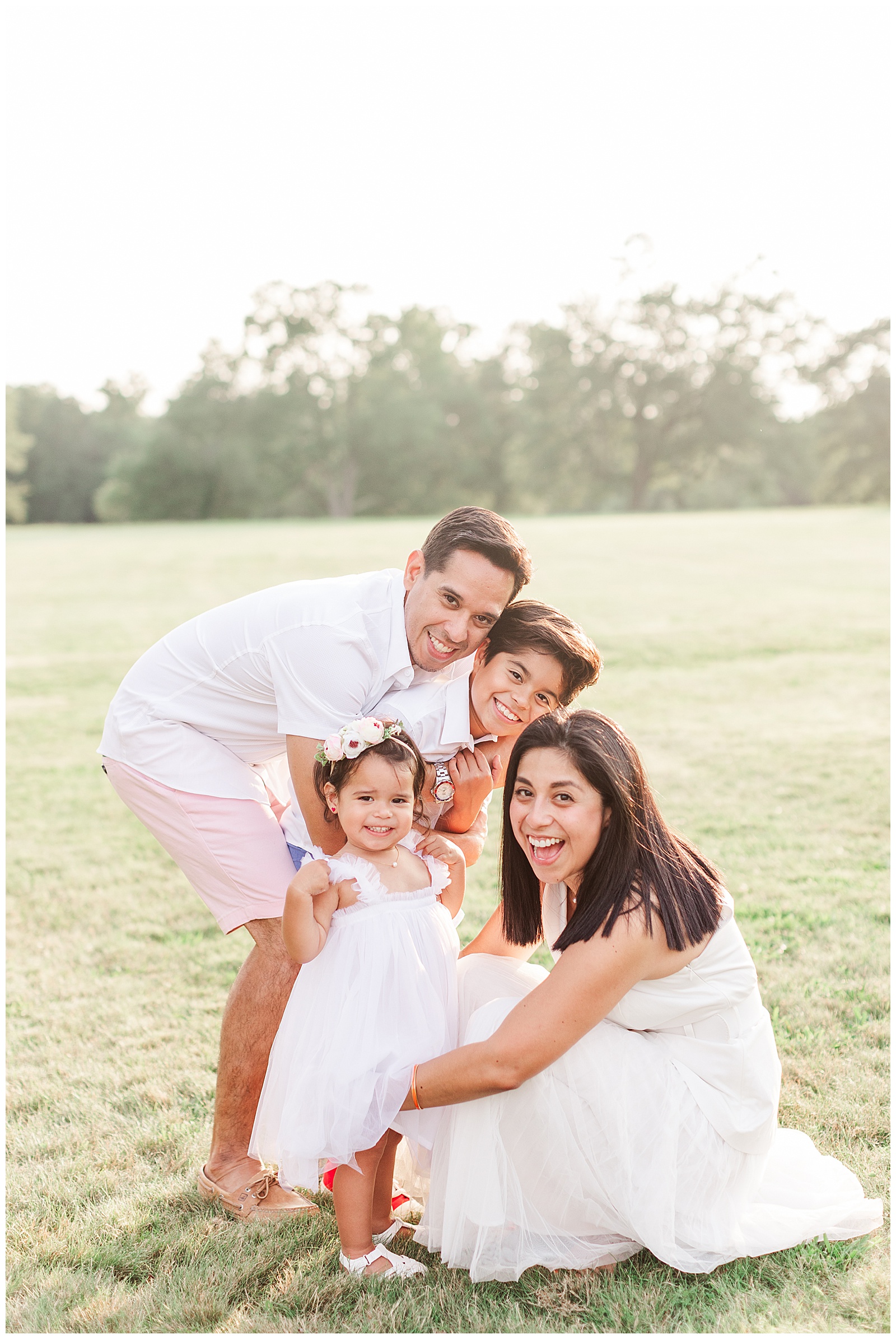 family-portrait-in-a-field-new-canaan-connecticut.jpg